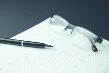 Masaüstü üzerindeki iş kavramı belgeler