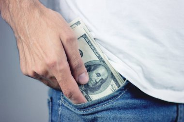 Adam cebine para koyar.