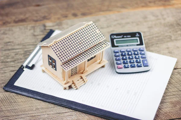 Calculation purchase for a new home — Stock Photo, Image