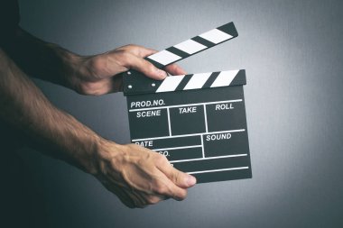 Film clapper ve genç adam