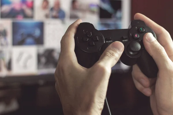 Man is playing on the console — Stock Photo, Image