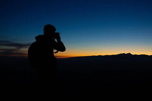 Fotograf Cestuje Fotografuje Krásné Krajiny — Stock fotografie