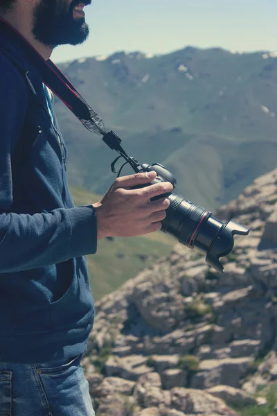 Fotografen Reser Naturen Och Tar Bilder — Stockfoto