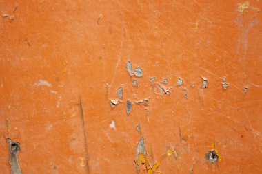 Turuncu, çizik ve çatlaklarla boyanmış metal yüzey. Tasarım için soyut arkaplan.