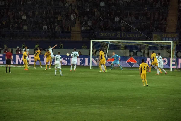 Ekim 2012. Avrupa Ligi. Metalist, Kharkov - hızlı, Wien, 2-0. Hedef için dua ediyorum. Edmar golle 66 dakika. Edmar arkasından fan çağırma Tanrı'ya dua ellerini katlanmış! Ve favori takım nasıl yardımcı?