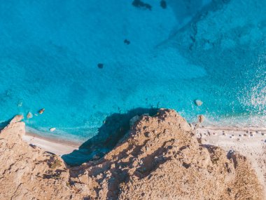 Girit 'in güneyindeki sahil temiz sudur.