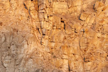 Taş ocağında granit duvar