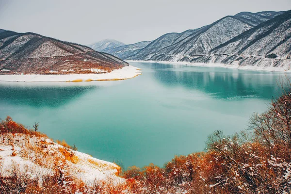 Zhinvali baraj manzaralı kış manzarası, Georgia. Europe