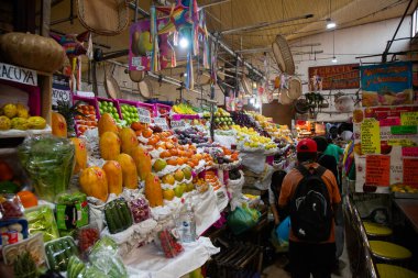 Mexico City, Meksika; 1 Kasım 2024: Coyoacn 'daki Colonia Del Carmen' de Ölüler Günü için sokaklar ve atmosfer.