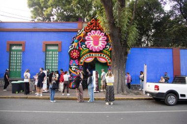 Mexico City, Meksika; 1 Kasım 2024: Frida Kahlo Müzesi Meksikalı ressamlar için en temsili kültür merkezidir..