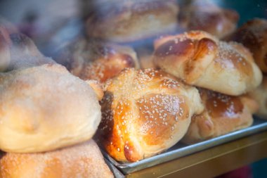 Pan de muertos. Ölüler Günü için geleneksel bir Meksika ekmeği..