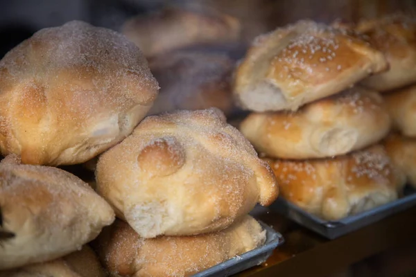 Pan de muertos. Ölüler Günü için geleneksel bir Meksika ekmeği..