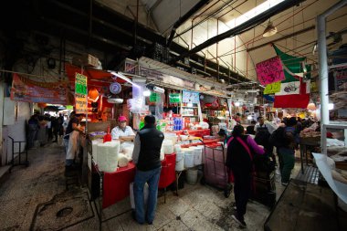 Mexico City, Mexico; 1 Kasım 2025: Mexico City 'deki Mercado de la Merced pazarında atmosfer ve tezgahlar.
