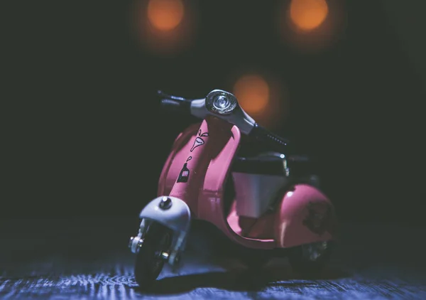 Pequeno Brinquedo Scooter Rosa — Fotografia de Stock