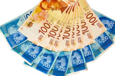 Beyaz arka plan üzerinde izole raptiye ile Yeni Şekeli yığını