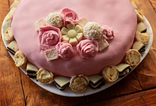 Pembe doğum günü pastası