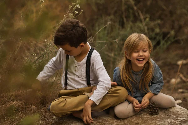 Cute Girl Keeping Eyes Closed Laughing While Sitting Friend Ground — Stock Photo, Image