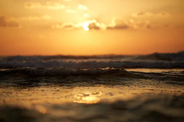 Nuevo amanecer sobre el mar Mediterráneo - Filtro Vintage —  Fotos de Stock