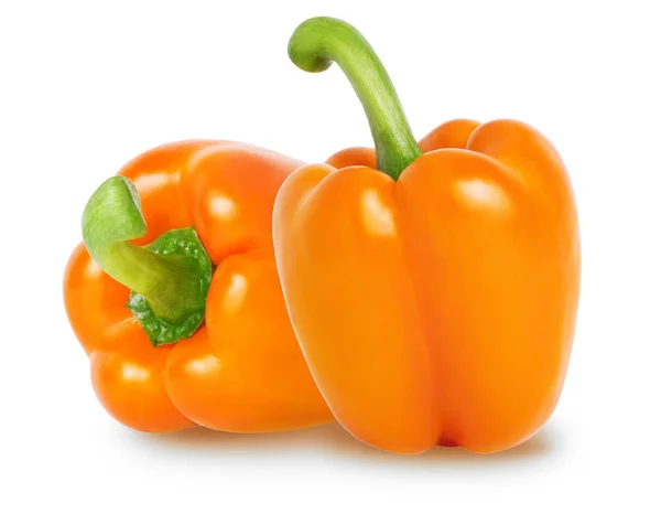 Två bell peppers av orange färg isolerad på vit bakgrund med urklippsbana — Stockfoto