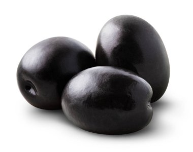 İzole zeytin. Kırpma yolu ile beyaz arka plan üzerinde izole üç siyah zeytin