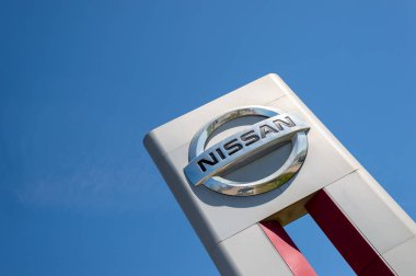 Vologda, Rusya Federasyonu - 29 Mayıs 2018: Nissan araba garaj Rusya'da mesajdır