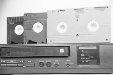 eski vhs oyuncu hasarlı kartuş teypten sarılmış