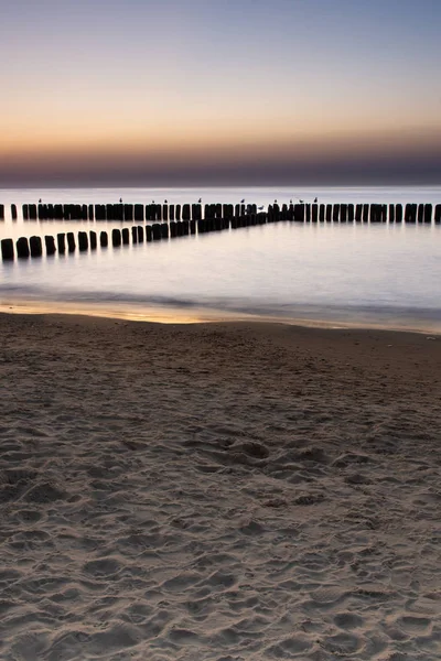 Quebra Mares Durante Pôr Sol Báltico Exposição Longa — Fotografia de Stock