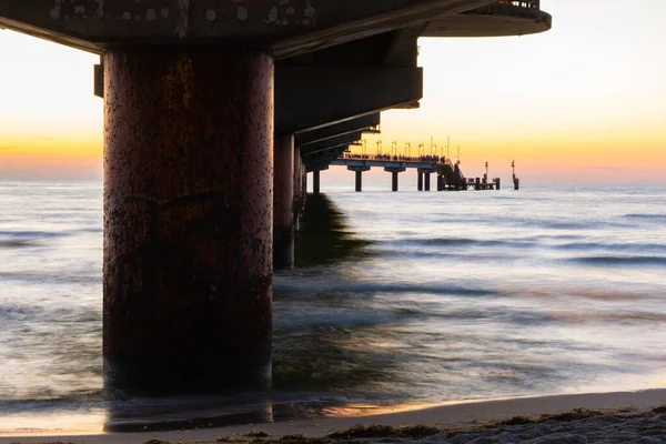 Swinoujscie molo během západu slunce — Stock fotografie