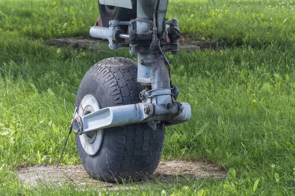 Front Chassis Aircraft Fixed Metal Cable Concrete Base — Stock Photo, Image