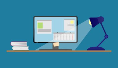 İş yerinde bilgisayar, kitap ve masa lambası ile