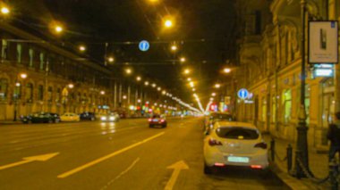 Gece şehri. Temalı posterler, pankartlar ve ekran koruyucu için bulanık ve bokeh ile yaratıcı tema