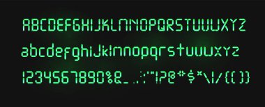 Dijital yeşil yazı tipi koyu bir arkaplanda izole edilmiş. Parlak gerçekçi dijital alfabe. Çalar saat harfleri. Sayılar ve harfler dijital saat ve diğer elektronik cihazlar için ayarlandı. Vektör alfabesi.