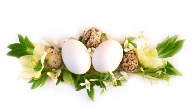 çiçekli ve yumurtalı paskalya arkaplanı