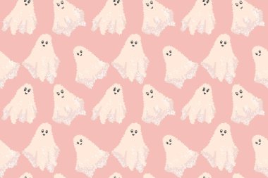 Tüylü bej hayaletlerin pürüzsüz vektör deseni. Sıcak, tozlu, pembe bir arka planda şirin yüzleri var. Cadılar Bayramı dekoru, çocuk baskıları, ambalaj kağıdı ve mevsimlik tasarım.