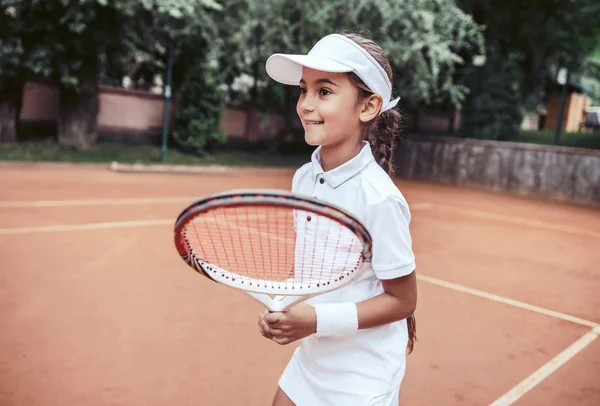 Bella Ragazza Con Racchetta Mano Giocare Tennis Bambino Che Gioca — Foto Stock