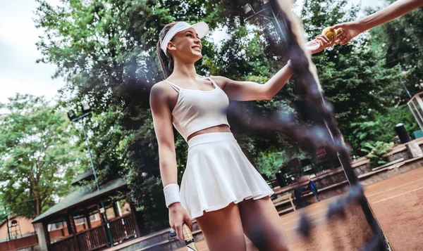 Jeune Femme Blanc Vêtements Sport Sexy Sur Court Tennis Jeune — Photo