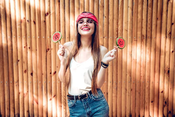 Beautiful Young Woman Smiling Lollipop Colorful Wooden Background Lifestyle Trendy — Stock Photo, Image