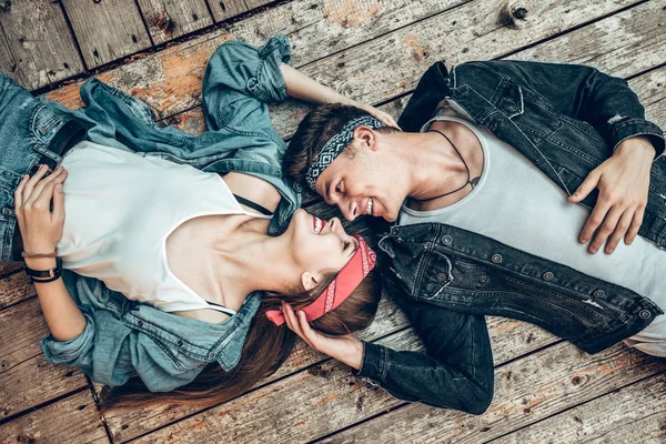 Top View Happy Young Stylish Couple Looking Each Other Smiling — Stock Photo, Image