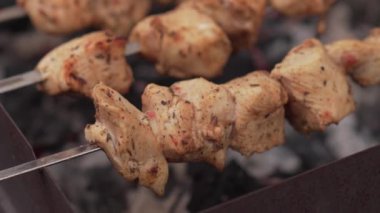 tavuk kebap ızgara hazırlanıyor