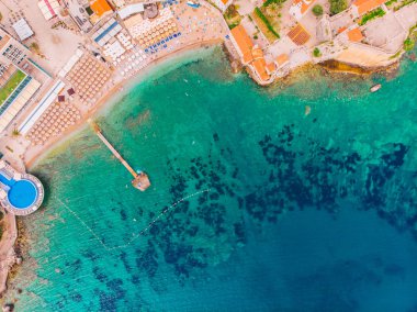 Eski Budva 'nın havadan görünüşü, mongol.