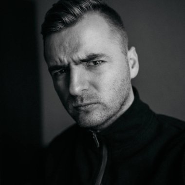 cesur genç adam portresi