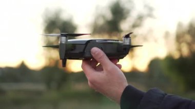 adam casus uçak elinden başlattı.