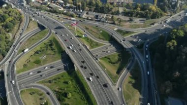 Nehir manzaralı büyük şehir panoraması