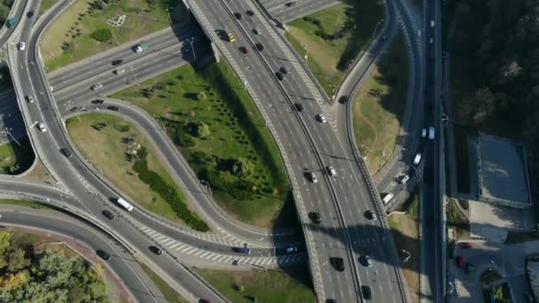 主要道路の交差点の空中写真 — ストック動画