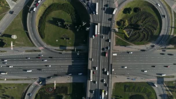 Vista aérea del gran intercambio de tráfico — Vídeo de stock