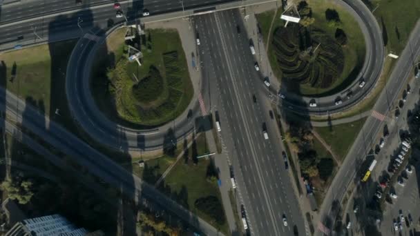 Luftaufnahme eines großen Verkehrsknotenpunktes — Stockvideo