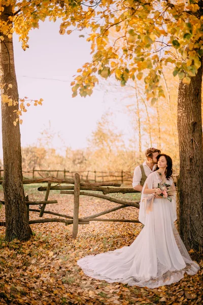Newlyweds in style boho stand on background of autumn nature — Stock Photo, Image