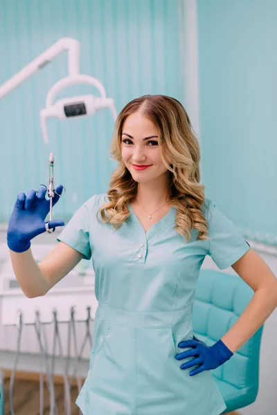 Portret młodej kobiety anestezjologa — Zdjęcie stockowe
