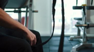 Erkek savaşçı yandan tamamladı koyar