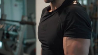 kasları egzersiz vücut geliştirme kavramı pompalama güçlü atletik erkek